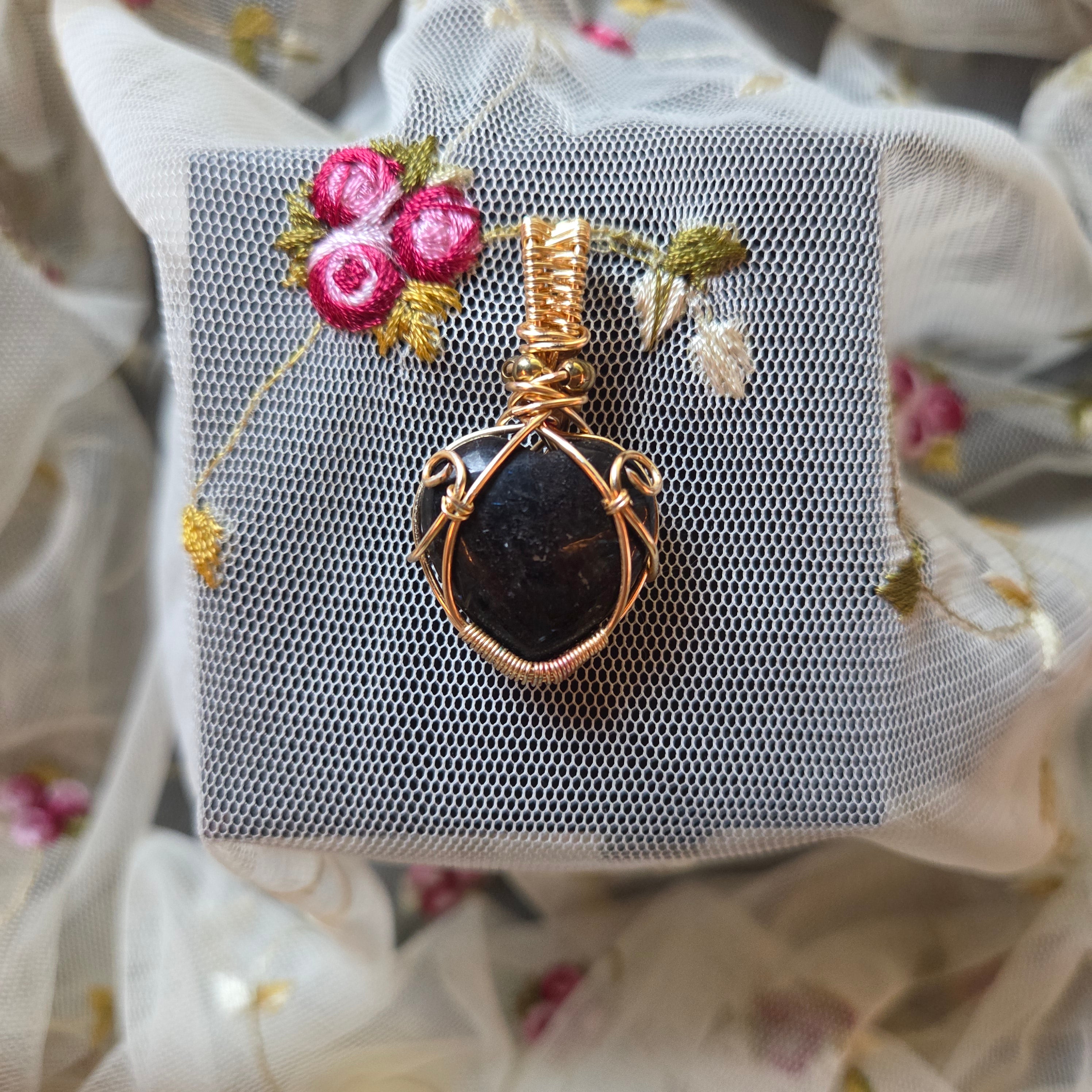 Arfvedsonite Mini Heart Wrap (Gold Wire)