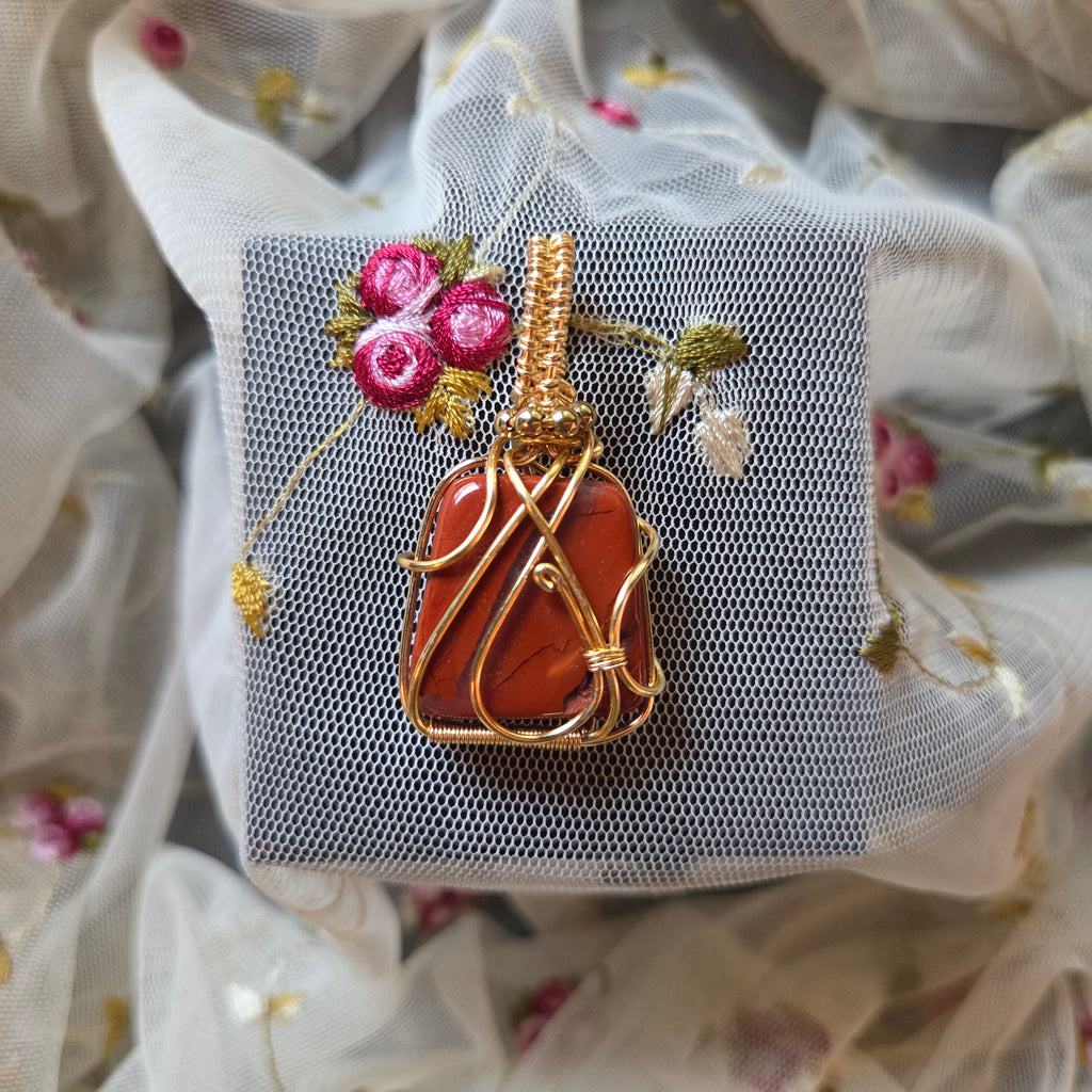 Red Jasper Natural Tumbled Wrap (Gold Wire)
