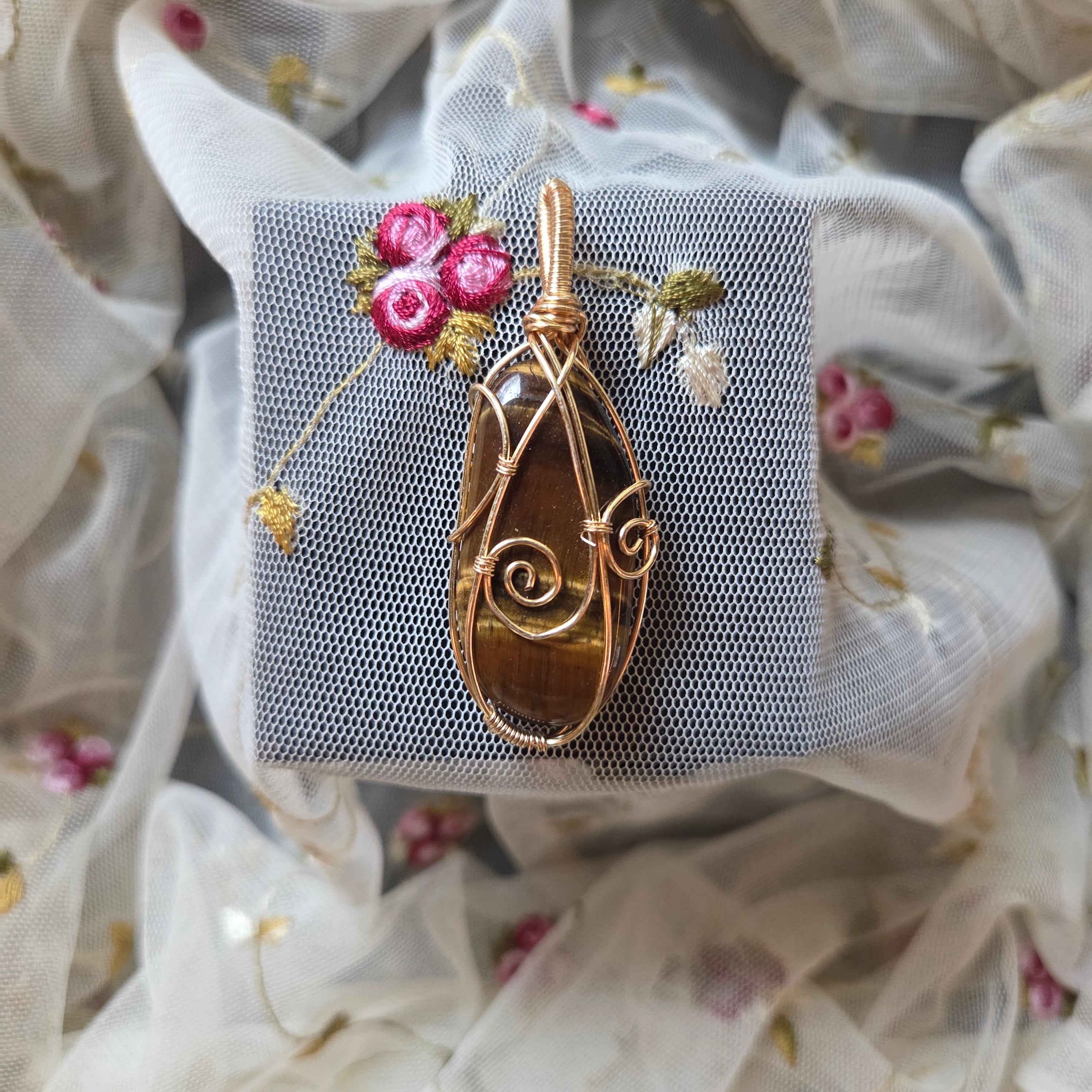 Large Tigers Eye Natural Tumbled Wrap (Gold Wire)