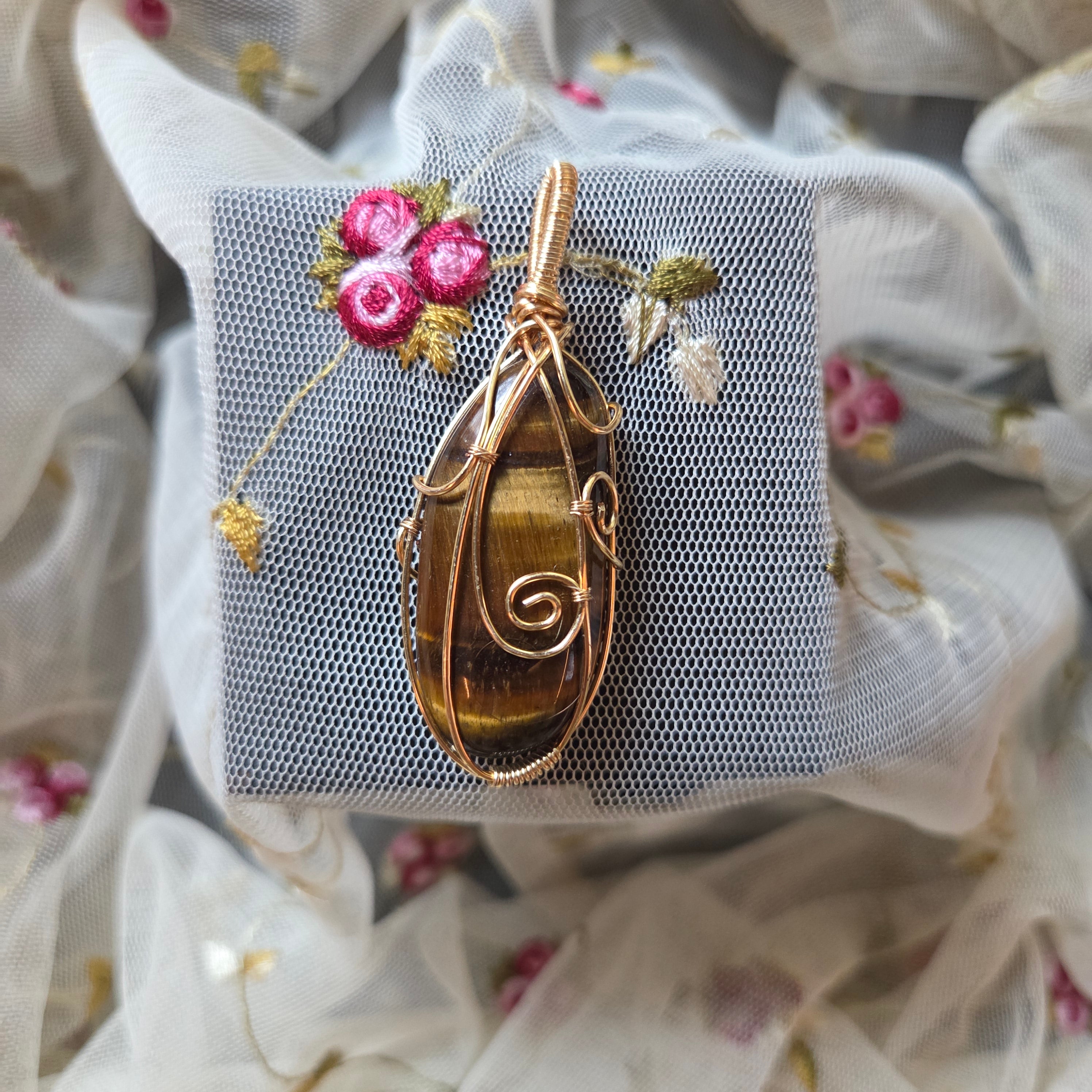 Large Tigers Eye Natural Tumbled Wrap (Gold Wire)