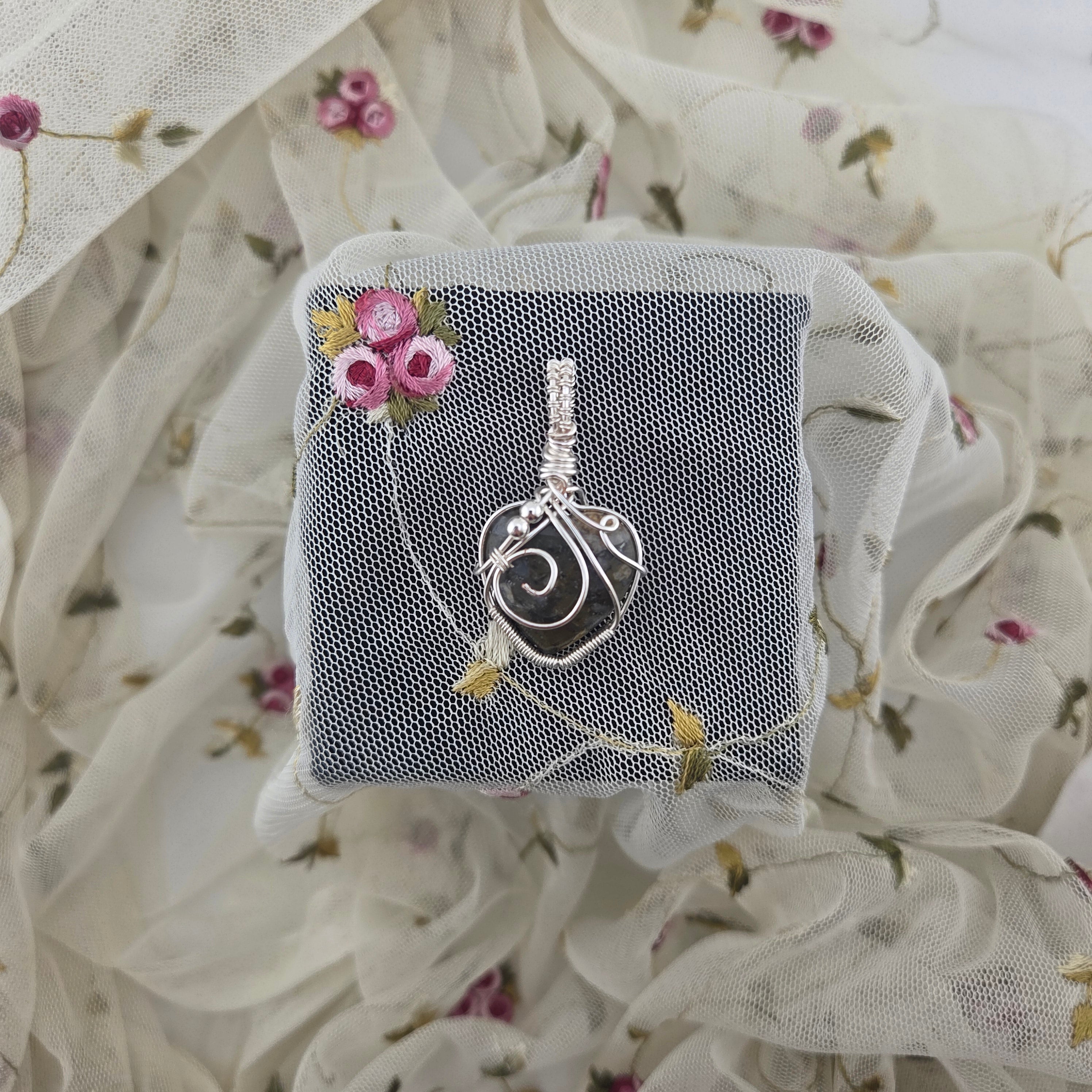 "Itty" Llanite Heart Wrap (Silver Wire)