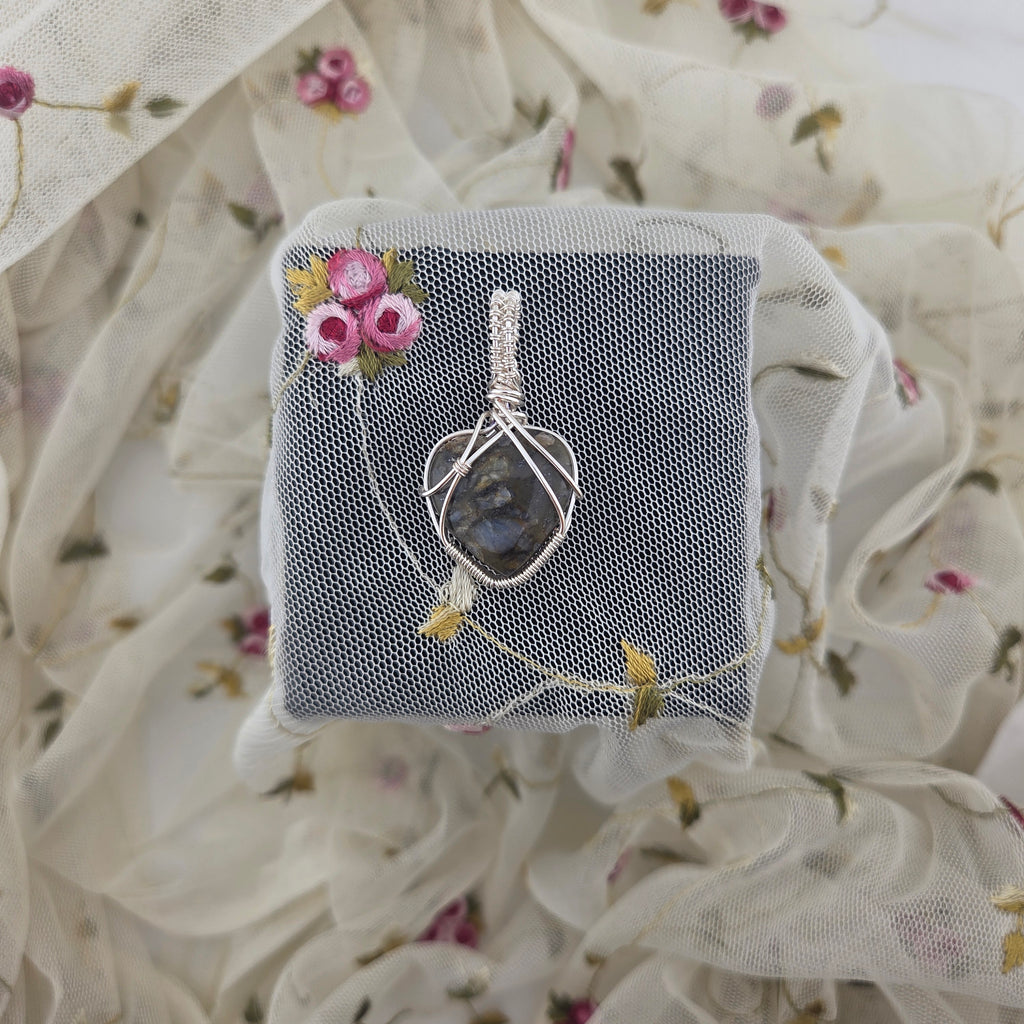 "Itty" Llanite Heart Wrap (Silver Wire)