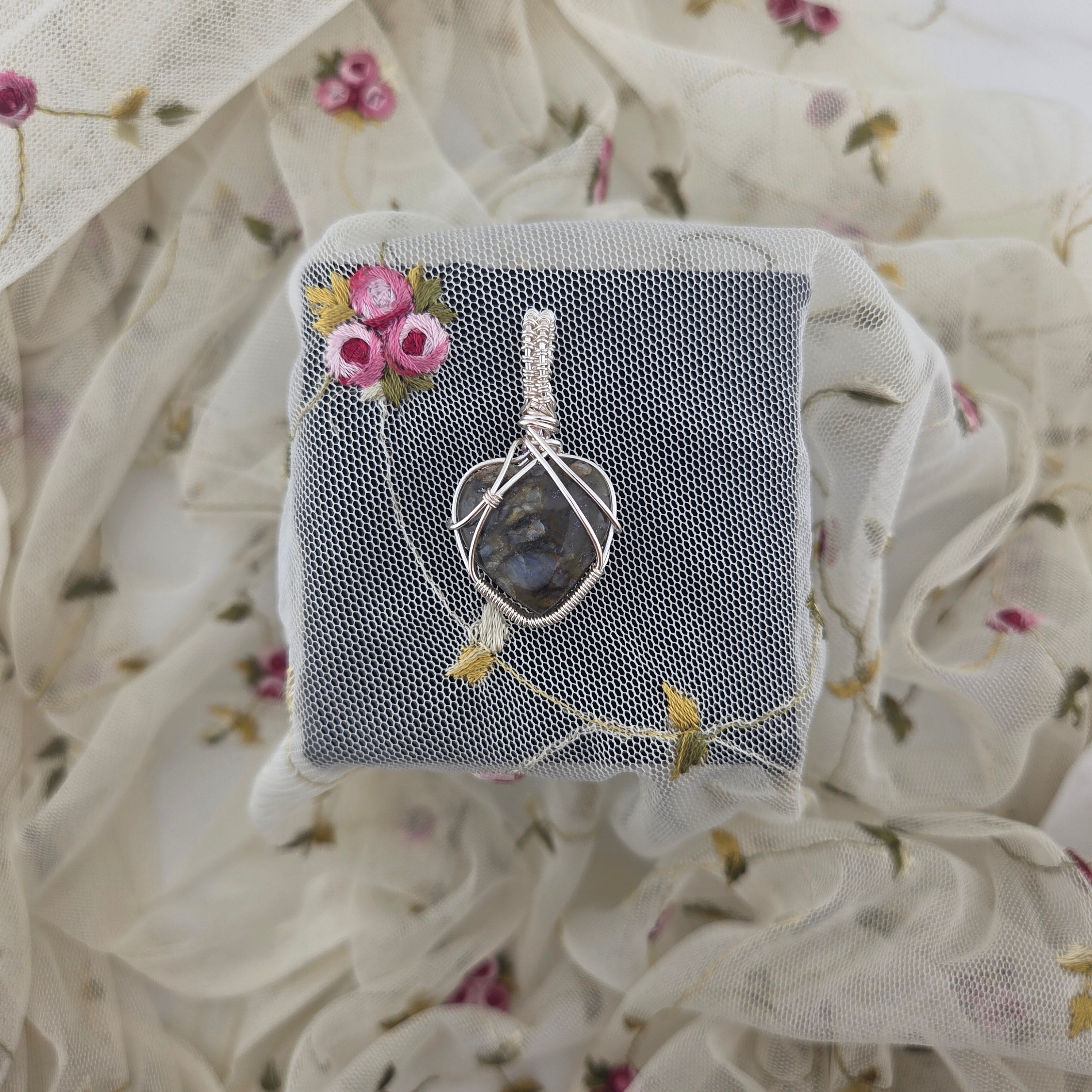 "Itty" Llanite Heart Wrap (Silver Wire)
