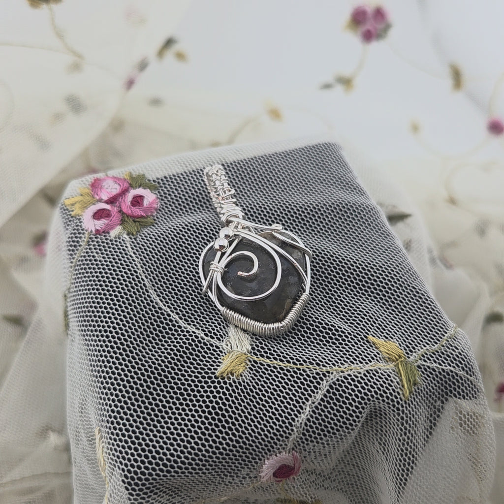 "Itty" Llanite Heart Wrap (Silver Wire)